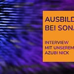 Blau-lila Bild mit HTML Code (verschwommenen) mit einem orangenem Rechteck und der Aufschrift "Ausbildung bei SONAPRO - Interview mit unserem Azubi Nick"